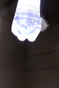 Percobaan Pembiasan Cahaya: Lampu Botol Matahari